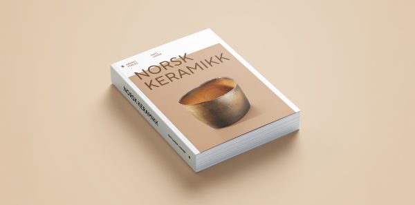 Mockup av boken om Norsk Keramikk